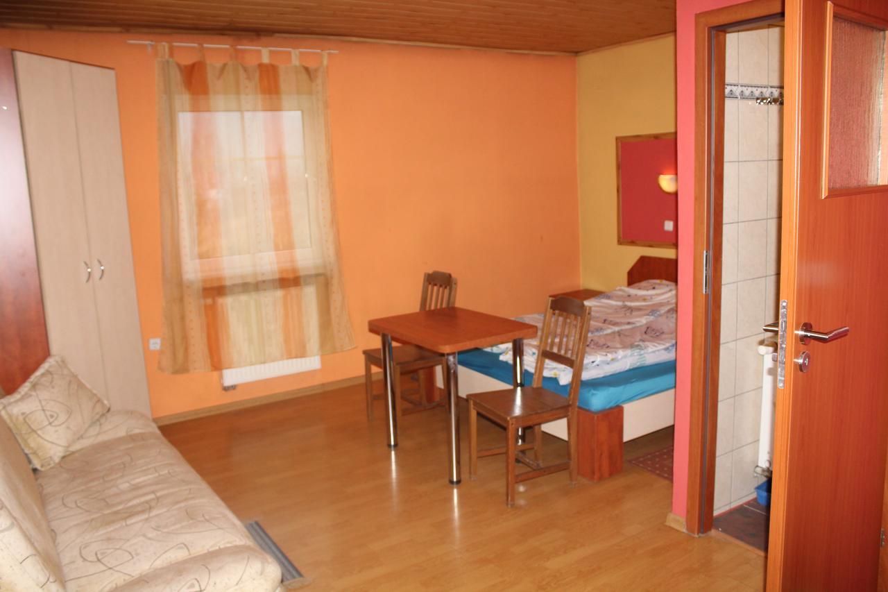 Zagroda Agroturystyczna Wiecha Mieroszow Dış mekan fotoğraf